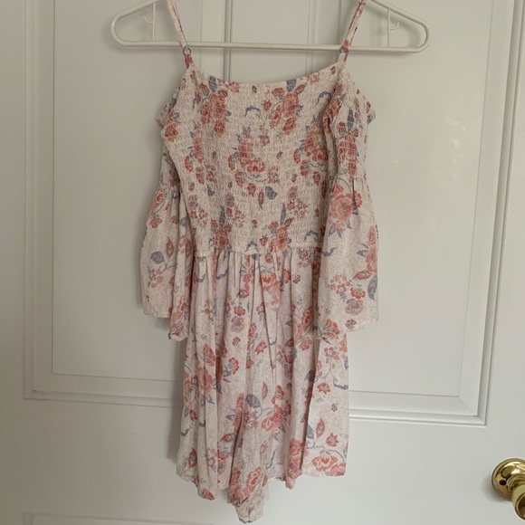 Hollister cold-shouldered romper - Picture 3 of 3